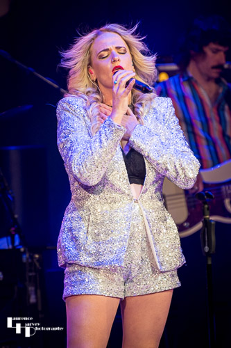 Elles Bailey on vocals