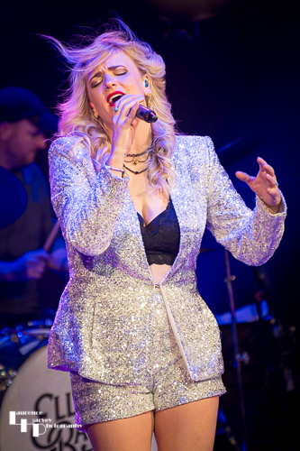 Elles Bailey on vocals