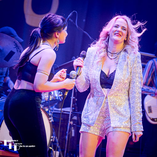 Elles Bailey & guest Grace Bond on vocals