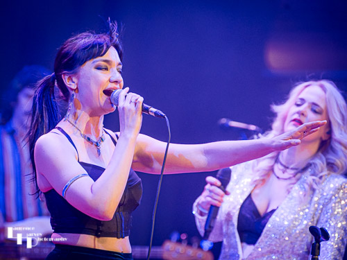 Guest Grace Bond on vocals