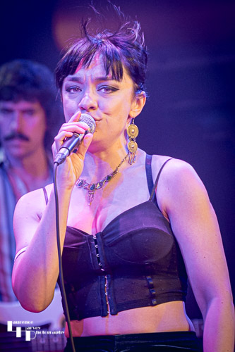 Guest Grace Bond on vocals