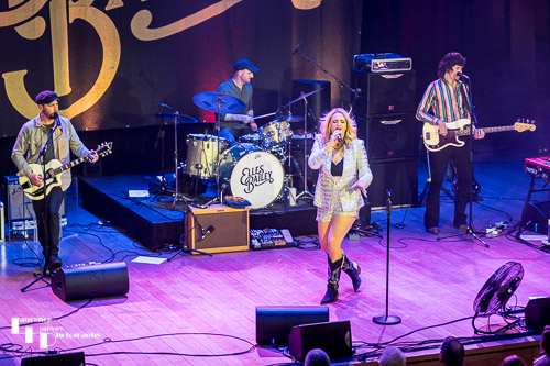 Elles Bailey & her band on stage at The Apex