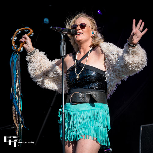 Elles Bailey on vocals