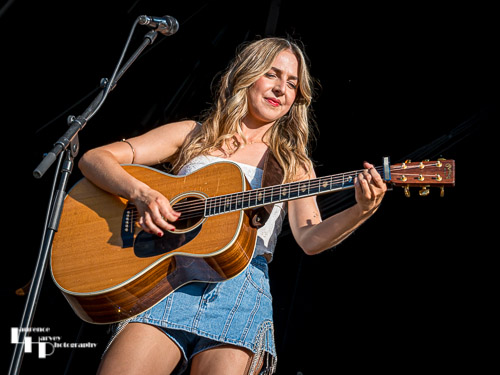 Demi Marriner on guitar & vocals