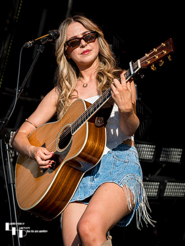 Demi Marriner on guitar & vocals