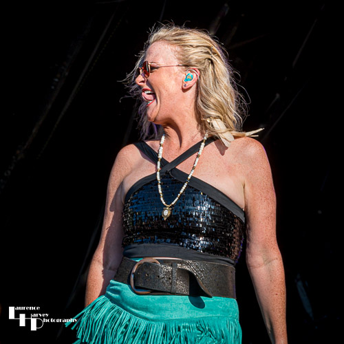 Elles Bailey on vocals