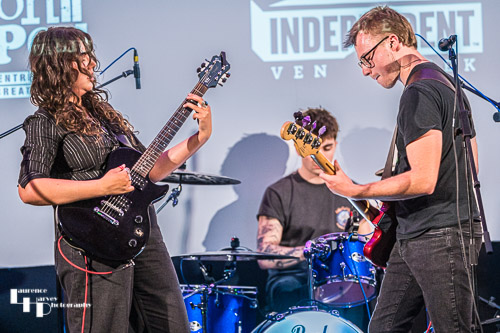 The Jess Davey Band: Jess Davey on guitar, Dec Cunningham on bass