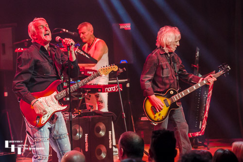 Steve Overland on vocals & guitar, Merv Goldsworthy on bass