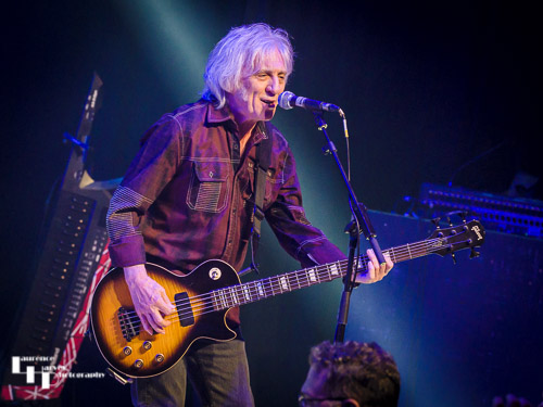 Merv Goldsworthy on bass