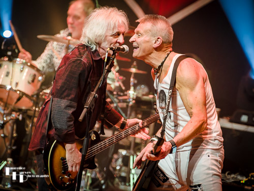 Merv Goldsworthy on bass & Jem Davis on keys