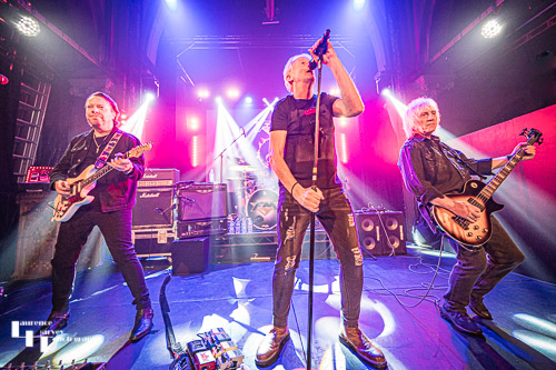 Steve Overland on vocals & guitar, Jim Kirkpatrick on guitar, Merv Goldsworthy on bass