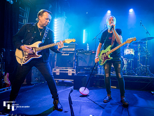 Steve Overland on vocals & guitar, Jim Kirkpatrick on guitar