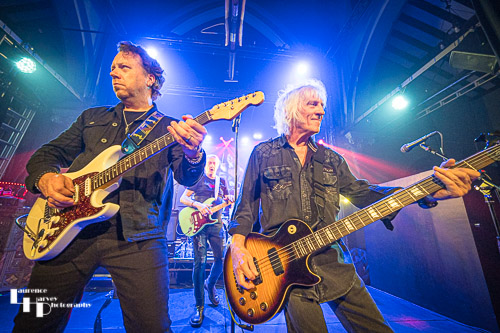 Jim Kirkpatrick on guitar, Merv Goldsworthy on bass