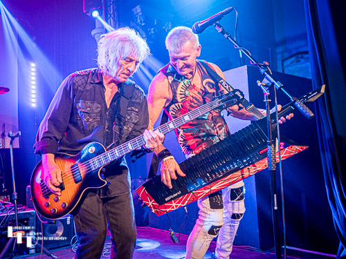 Merv Goldsworthy on bass, Jem Davis on keys