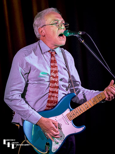 Mark Hull on guitar & vocals