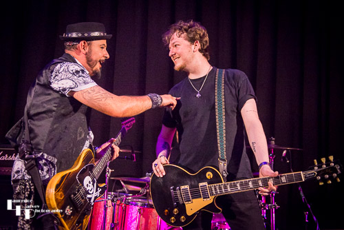 Byron 'Beej' Garbett & Marc Bradley on guitar