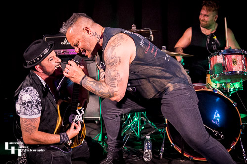 David Foster on vocals, Byron 'Beej' Garbett on guitar