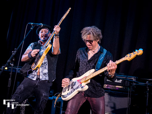 Byron 'Beej' Garbett on guitar & Phil 'Hammer' Burrows on bass