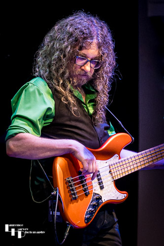 Dave Shalloe on bass & vocals