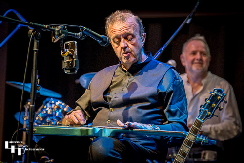 Gary Kenton on lead vocals & lap slide guitar