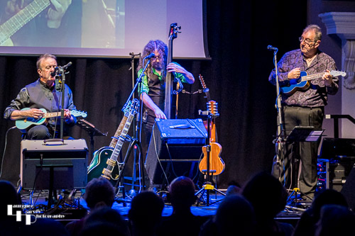 Gary Kenton on lead vocals & ukelele, Alan Jenkins on ukelele, Dave Shalloe on double bass