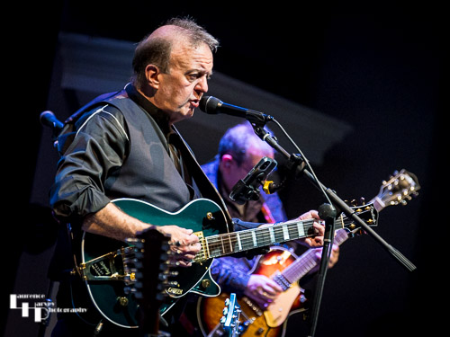 Gary Kenton on lead vocals & guitar