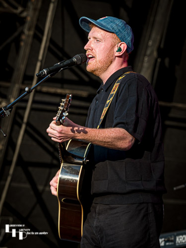 Gavin James on vocals & guitar