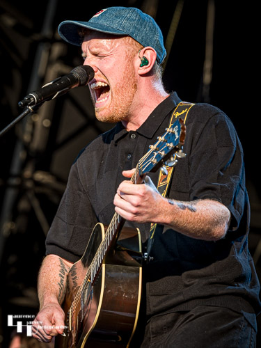 Gavin James on vocals & guitar