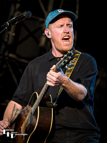 Gavin James on vocals & guitar