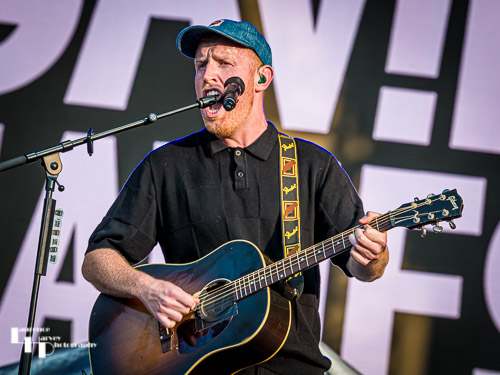 Gavin James on vocals & guitar