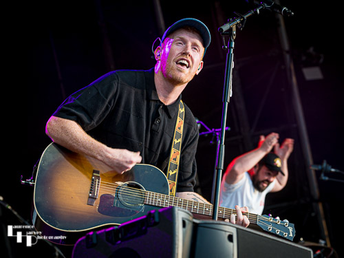 Gavin James on vocals & guitar