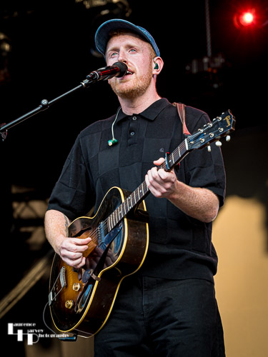Gavin James on vocals & guitar