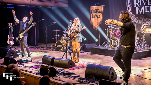 Georgia Nevada & her band on stage at The Apex