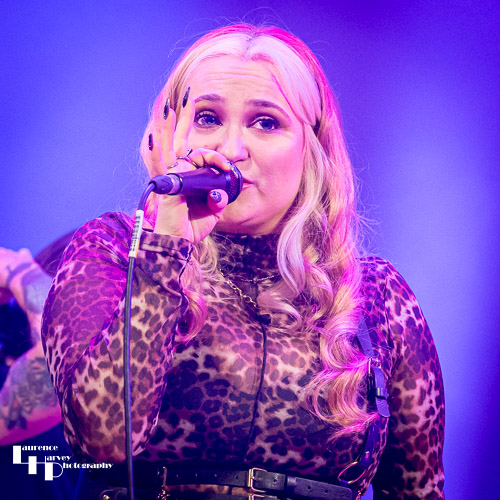 Georgia Nevada on vocals