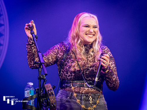 Georgia Nevada on vocals