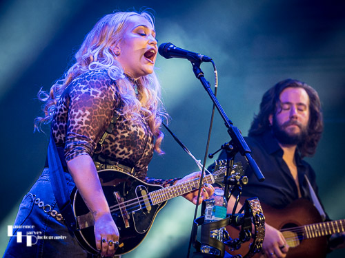 Georgia Nevada on vocals & mandolin