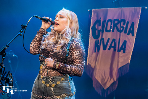 Georgia Nevada on vocals