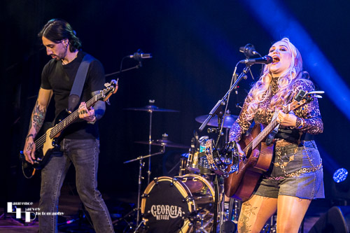 Georgia Nevada on vocals & guitar, Alex Orefice on bass