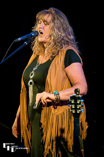 Chrissy Sands on vocals
