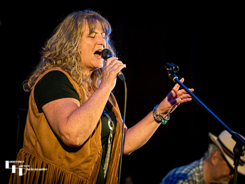 Chrissy Sands on vocals