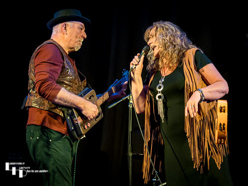 Chrissy Sands on vocals Rob Sands on guitar