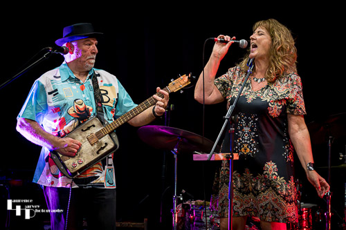 Chrissy Sands on vocals, Rob Sands on guitar