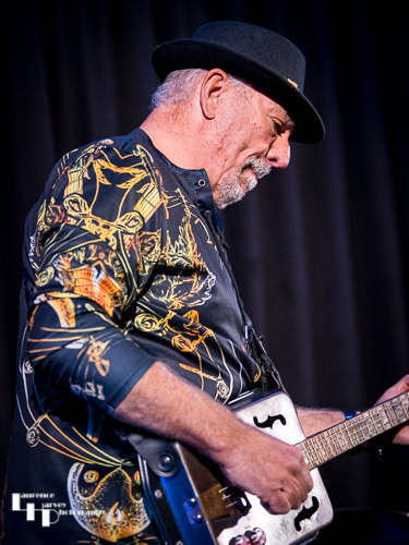 Rob Sands on guitar