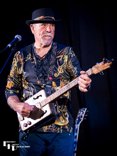 Rob Sands on guitar