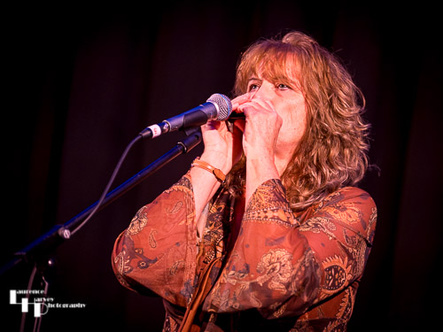 Chrissy Sands on vocals & harmonica