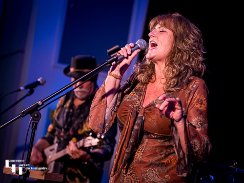 Chrissy Sands on vocals