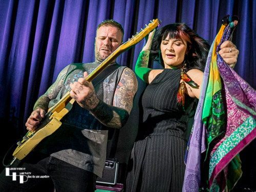 Phoebe Jane on lead vocals, Kris Barras on guitar