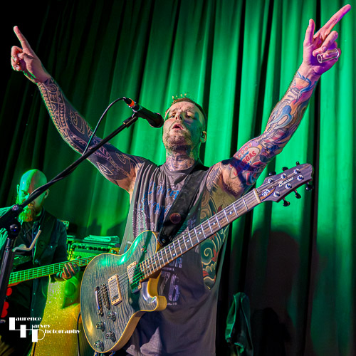 Kris Barras on guitar & vocals