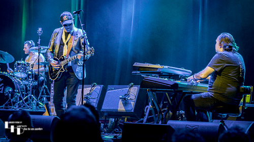 Jan Akkerman on guitar & Coen Molenaar on keys