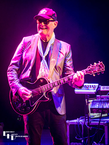 Jan Akkerman on guitar